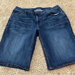 Simply Vera Vera Wang Dark Wash Denim Shorts Size 16W Bermuda Stretch